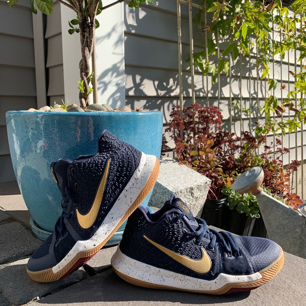 GUC Nike Youth 5Y Kyrie 3 Obsidian shoes